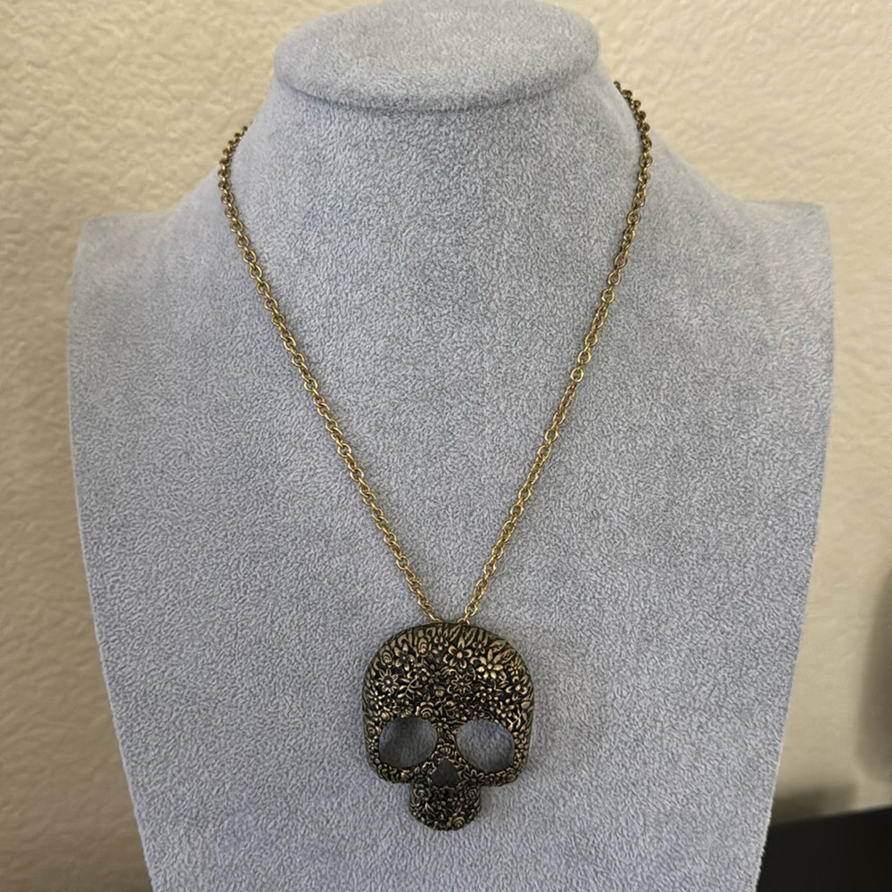 Skull pendant on 18” chain